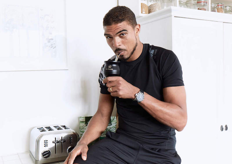 Champion du monde d'escrime en train de boire son maté du matin